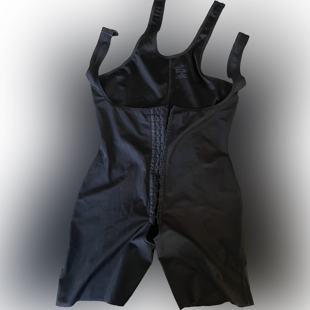 Isavela compression garment